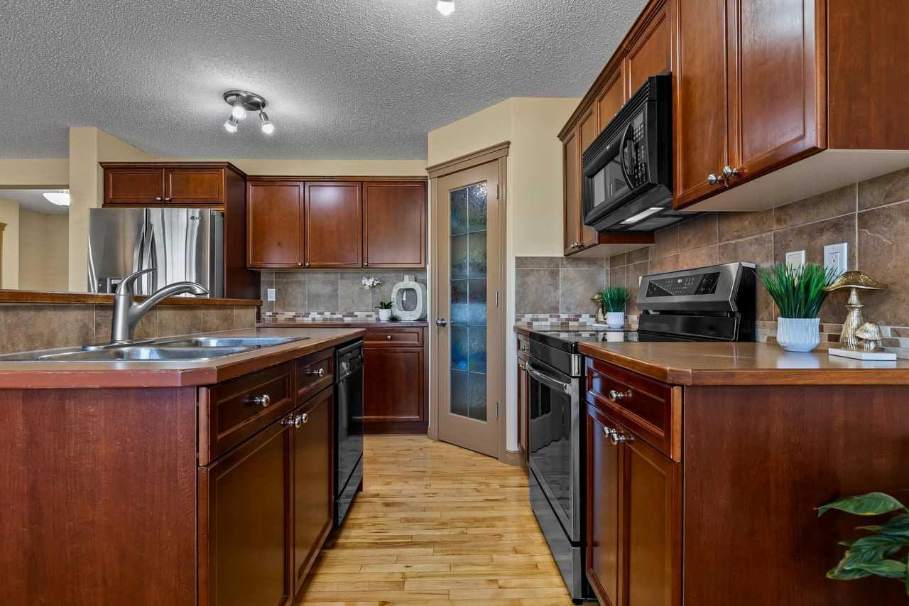 149 Everwoods Close SW