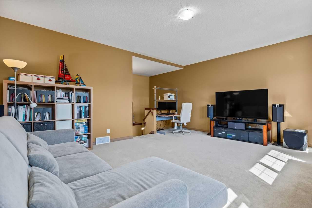 149 Everwoods Close SW