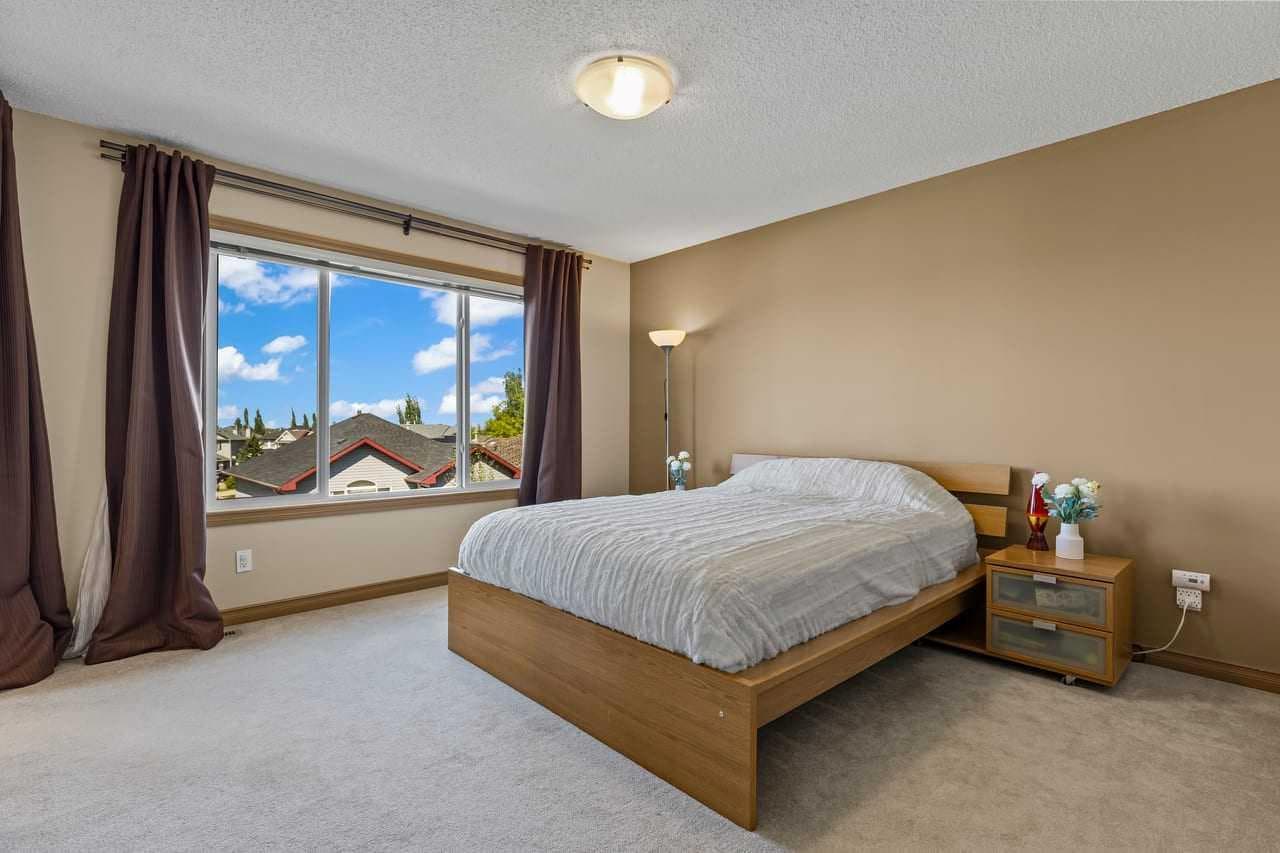 149 Everwoods Close SW
