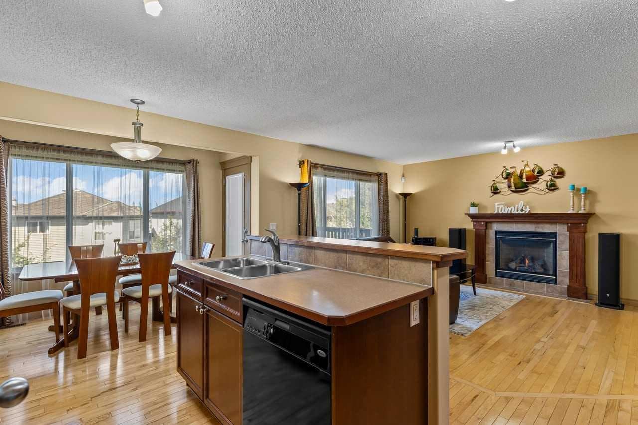 149 Everwoods Close SW