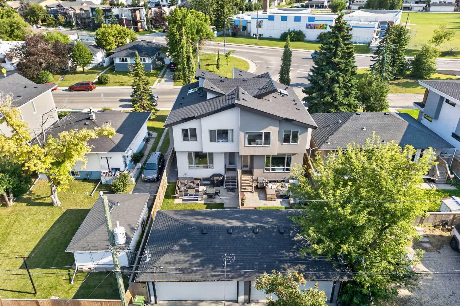2413B Richmond Road SW
