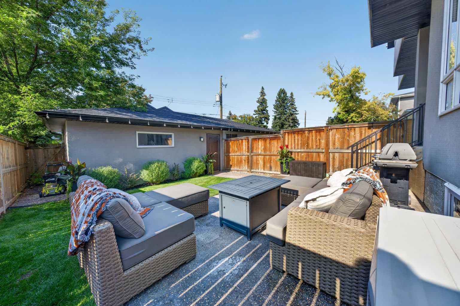 2413B Richmond Road SW