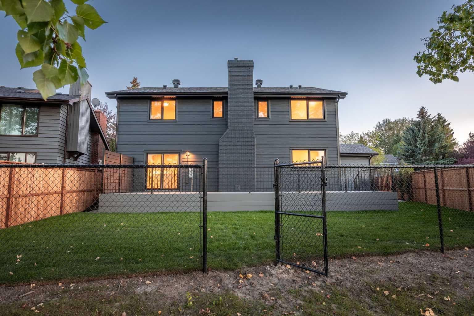 44 Canterbury Drive SW