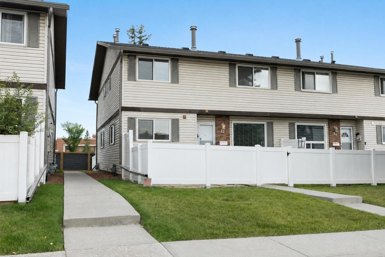 22, 740 Bracewood Drive SW