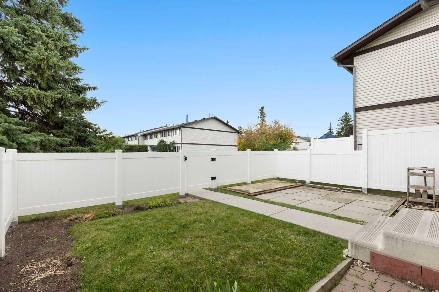 22, 740 Bracewood Drive SW
