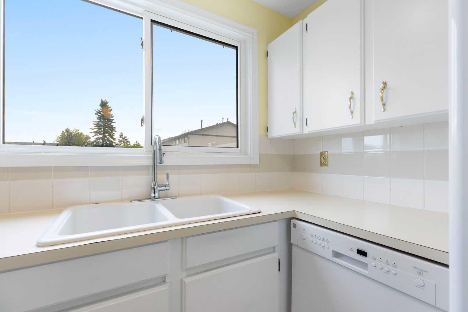 22, 740 Bracewood Drive SW