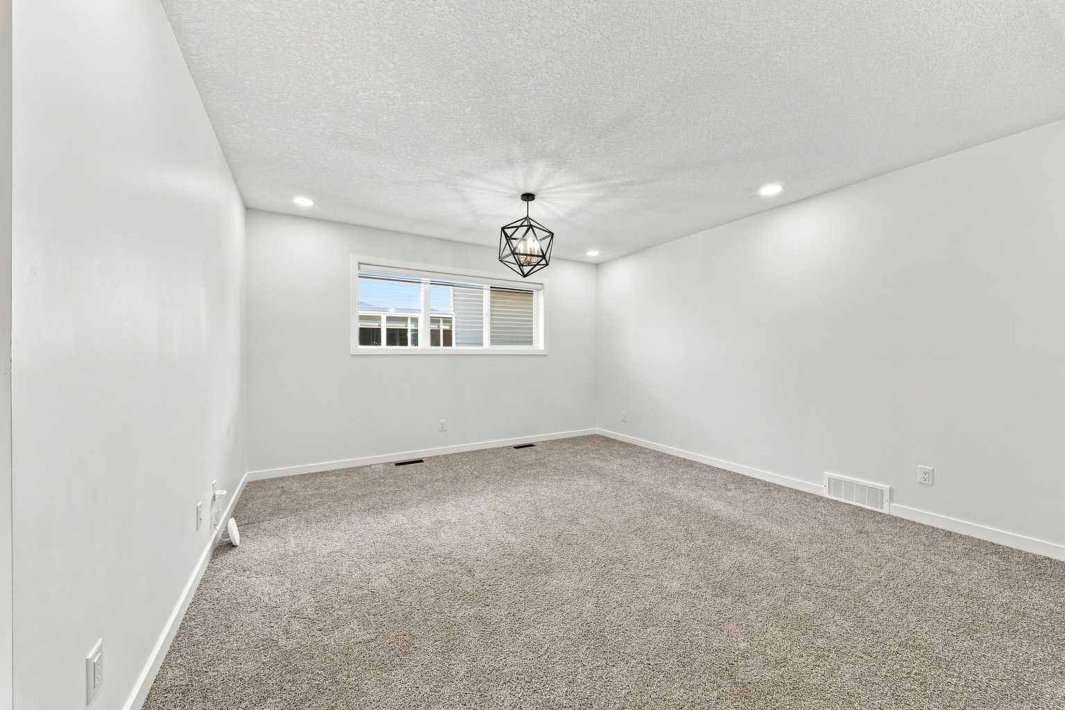 223 Savanna Way NE