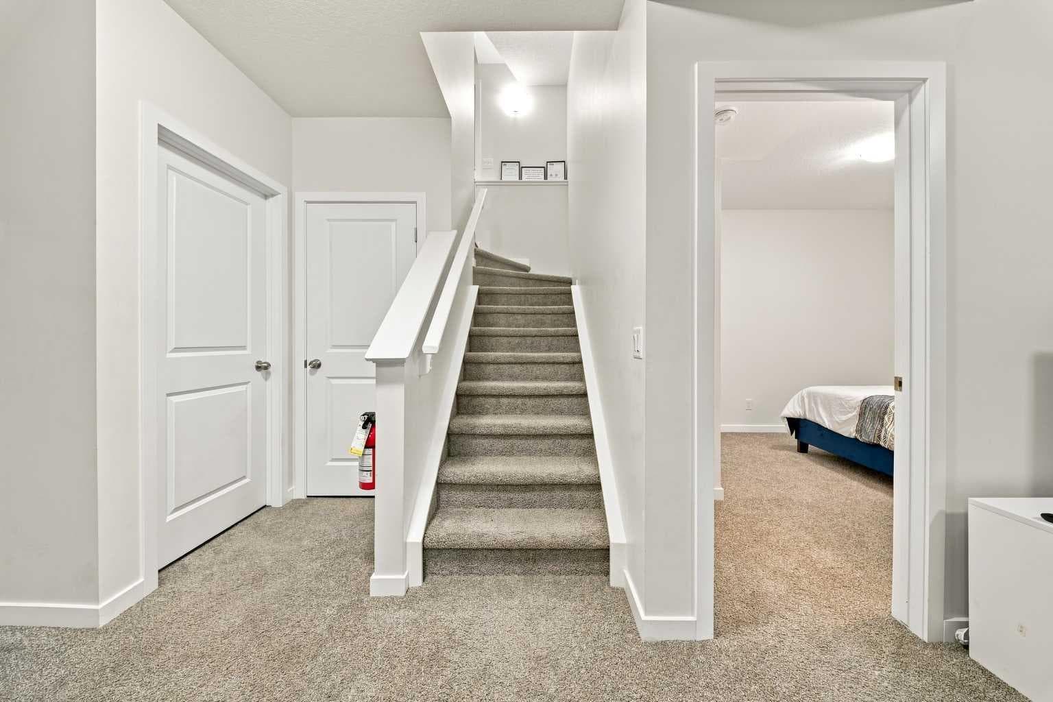 223 Savanna Way NE