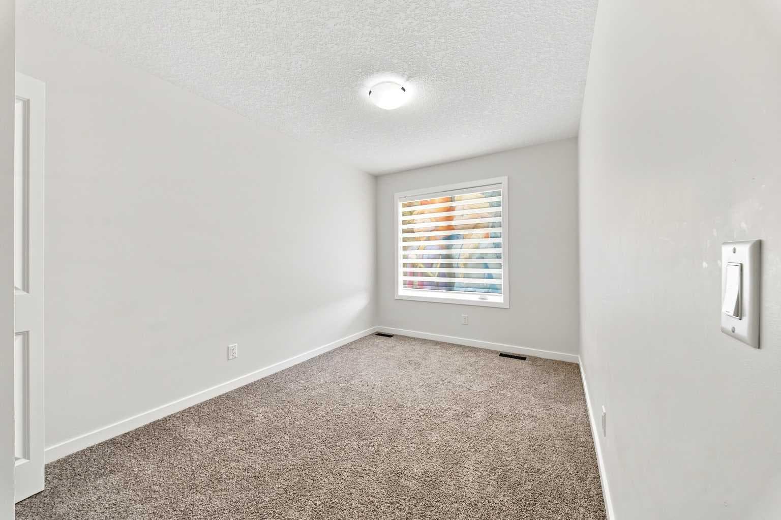 223 Savanna Way NE