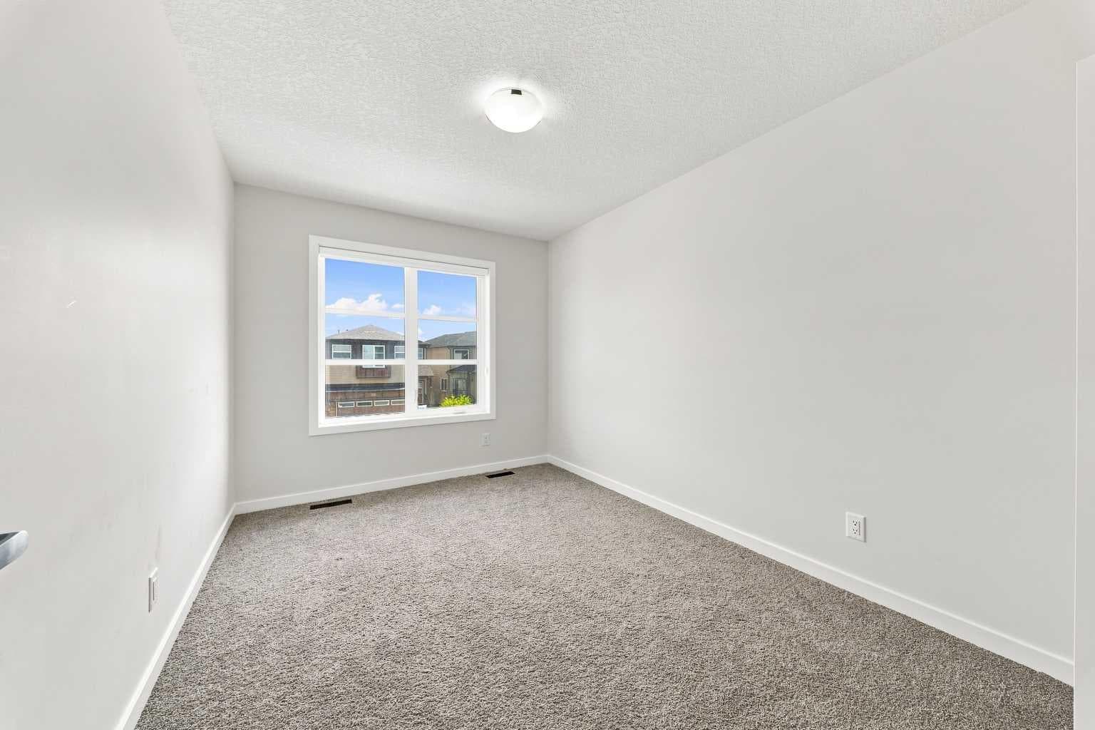223 Savanna Way NE