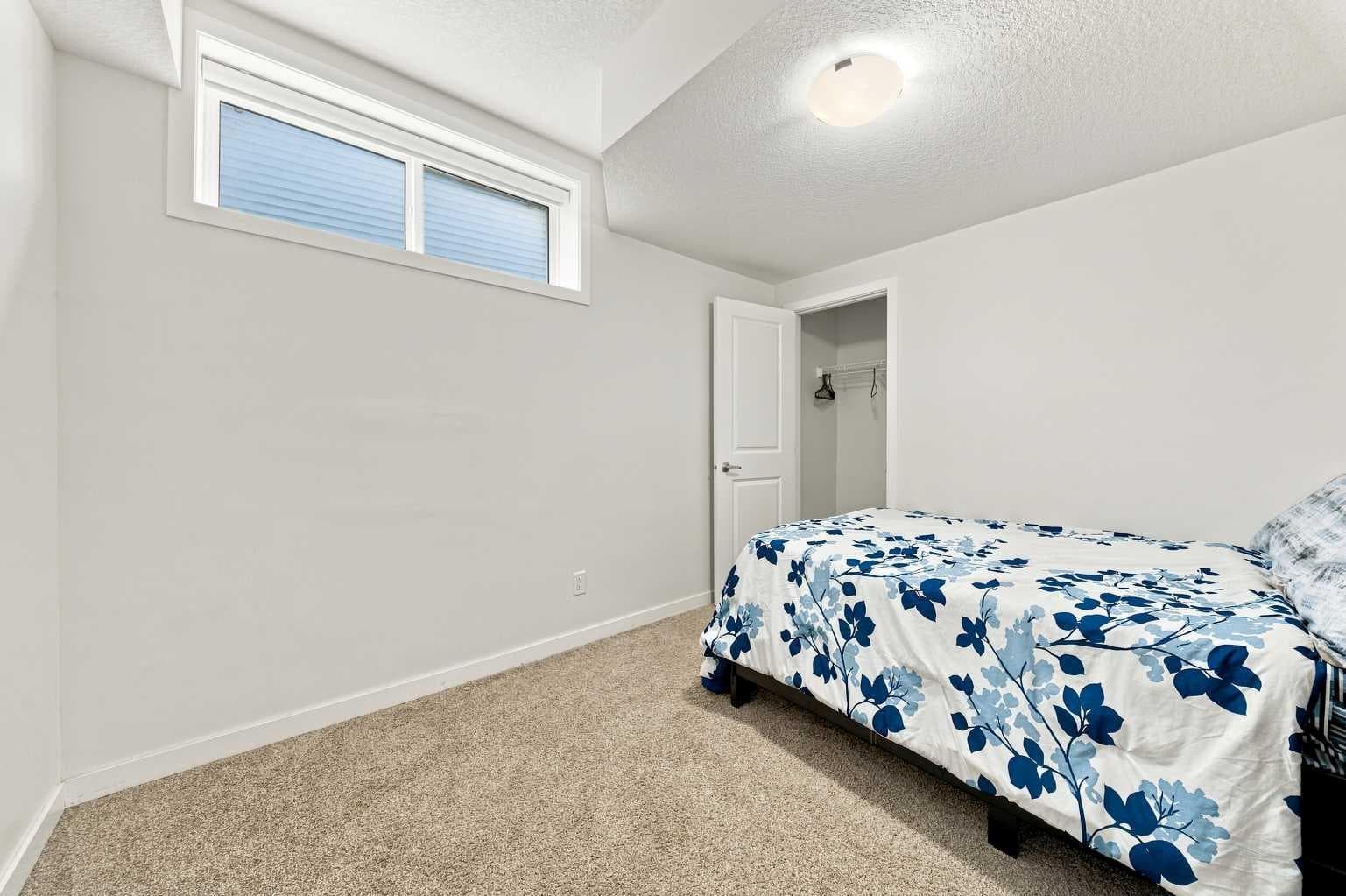 223 Savanna Way NE