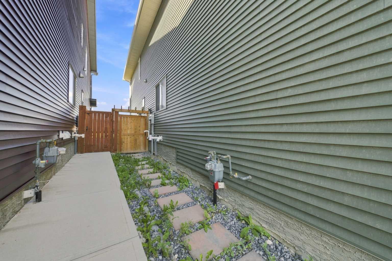 223 Savanna Way NE