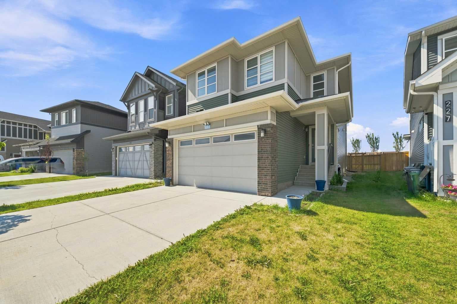 223 Savanna Way NE
