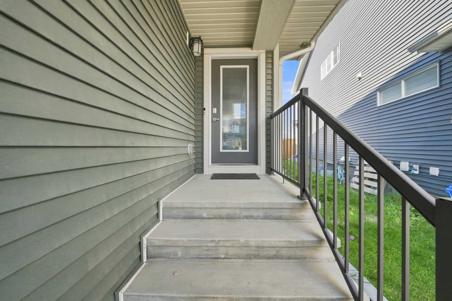 223 Savanna Way NE