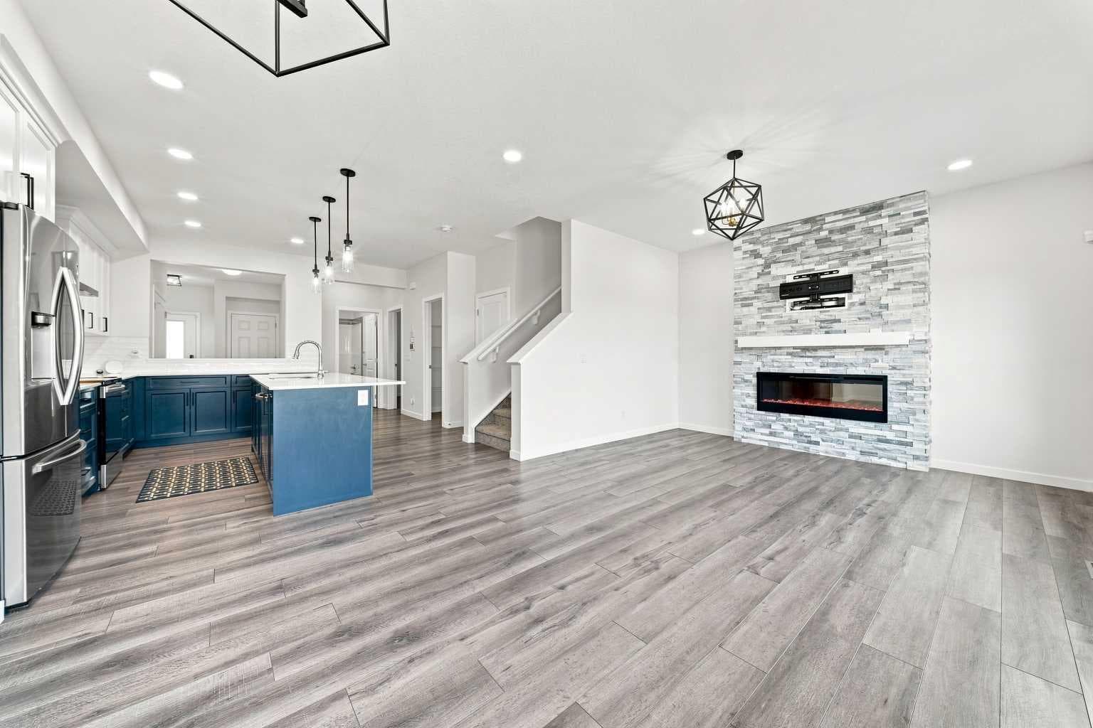 223 Savanna Way NE