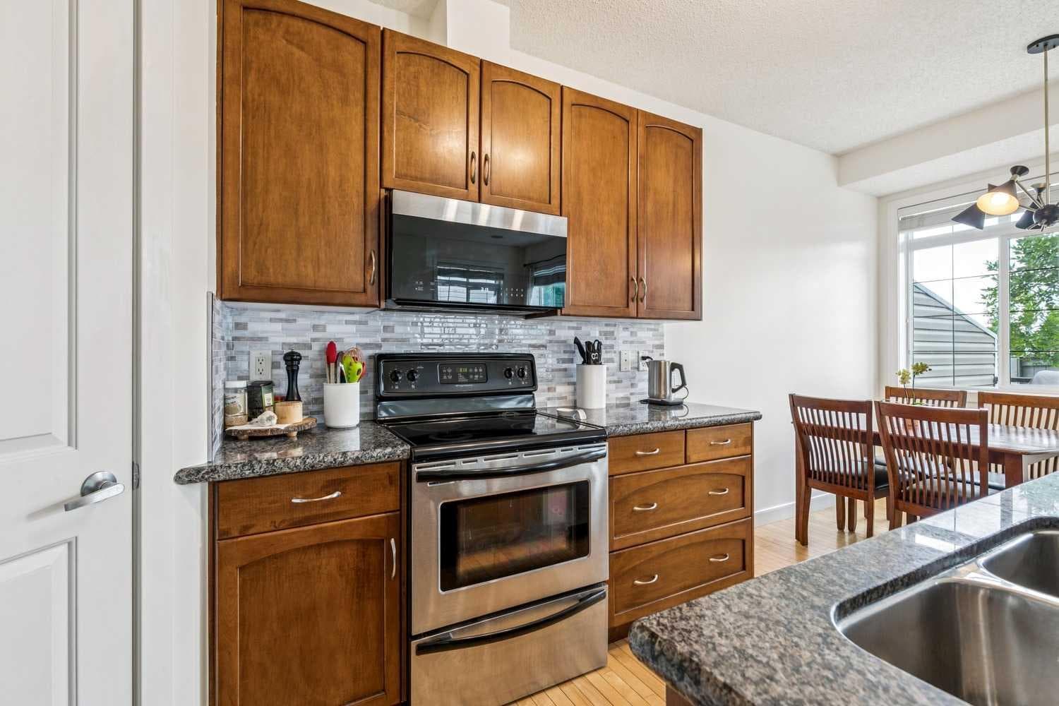 280 Rockyspring Grove NW