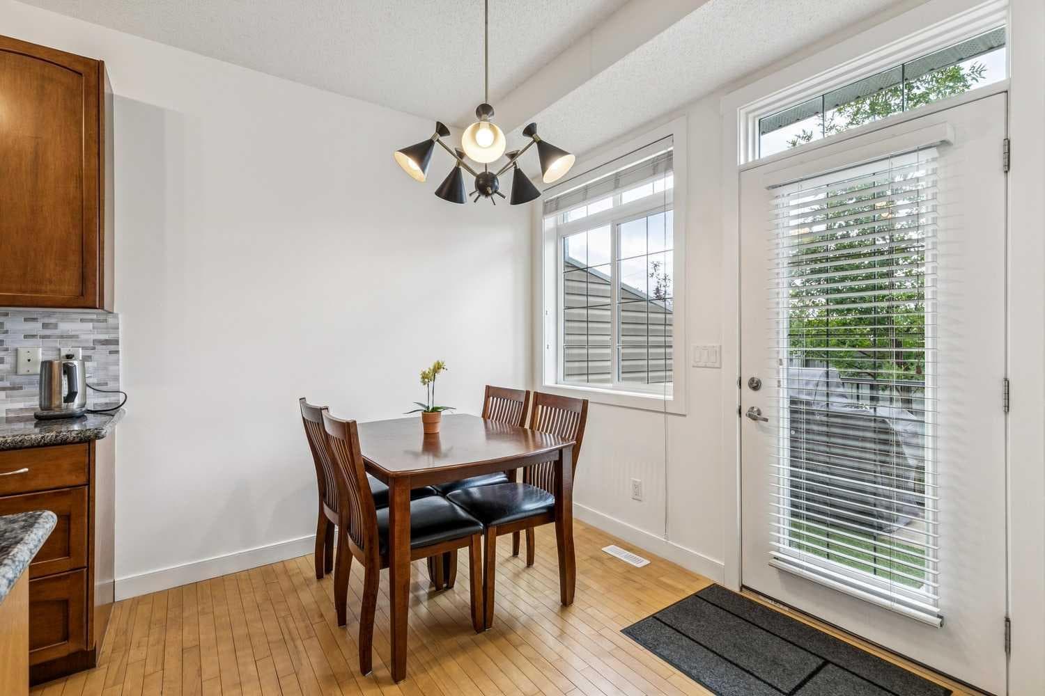 280 Rockyspring Grove NW