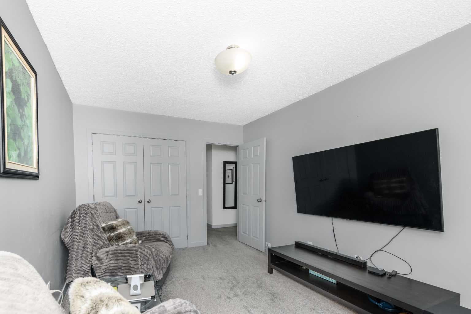 48 Bermuda Court NW