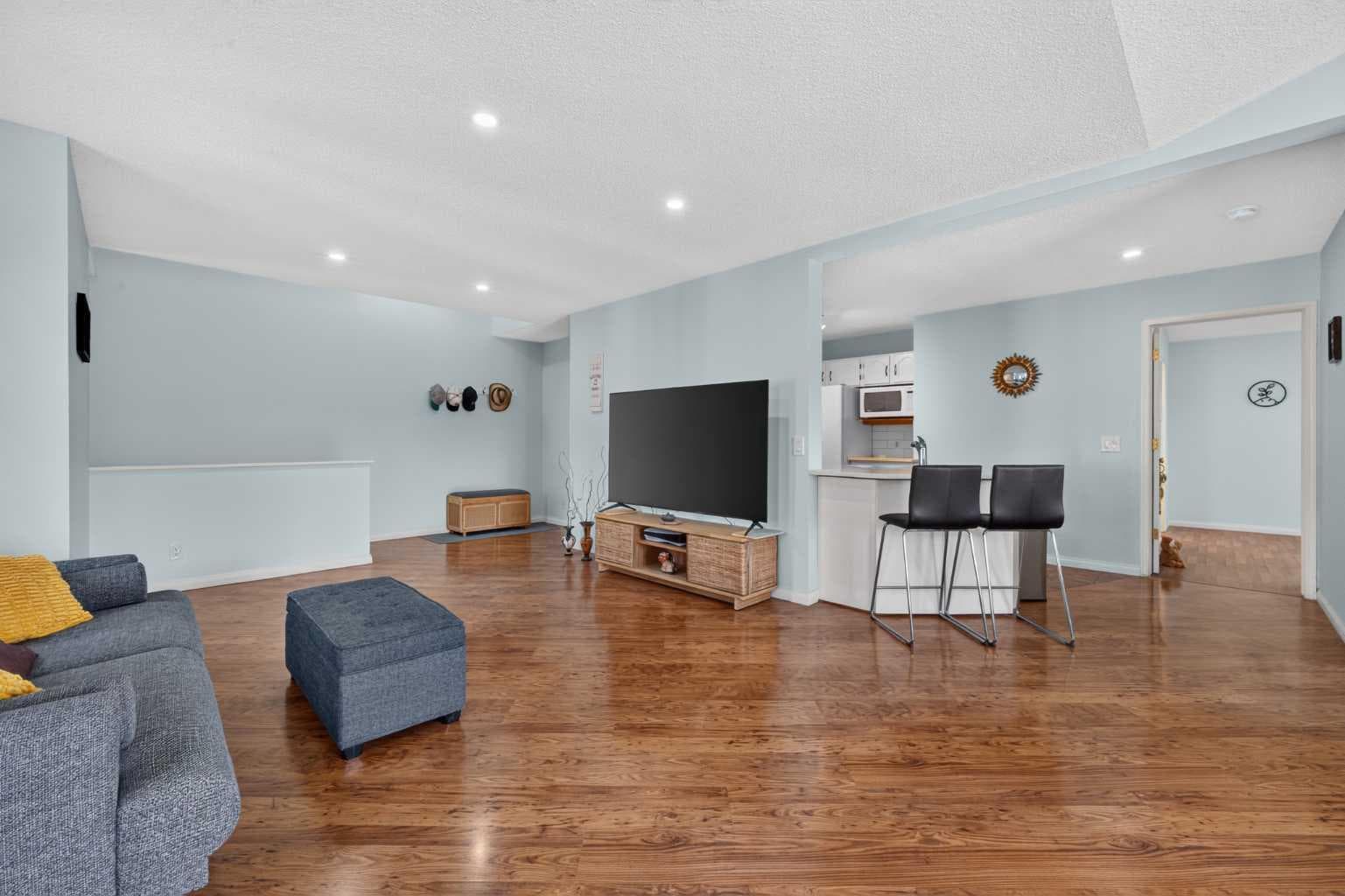 304, 39 Hidden Creek Place NW