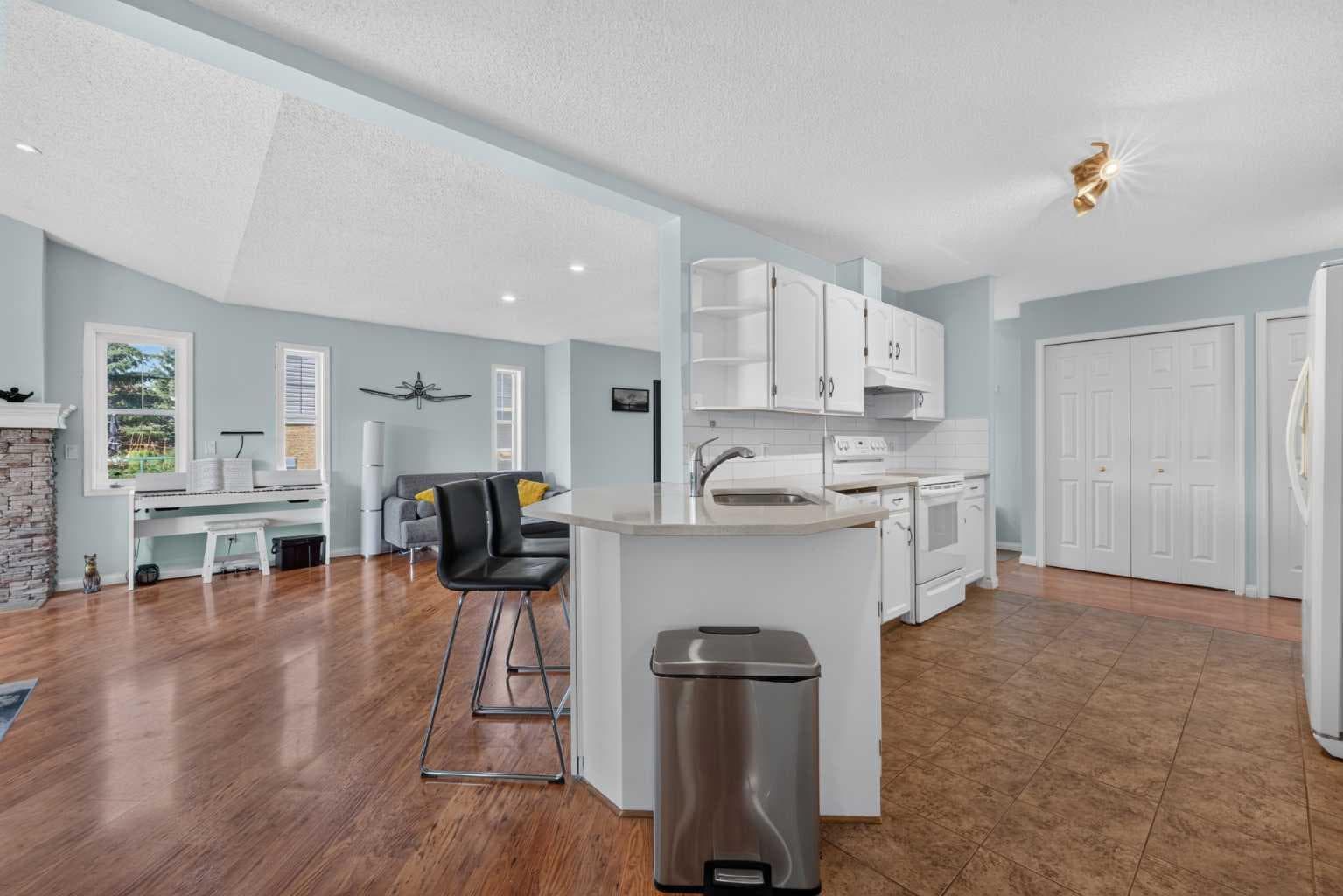 304, 39 Hidden Creek Place NW