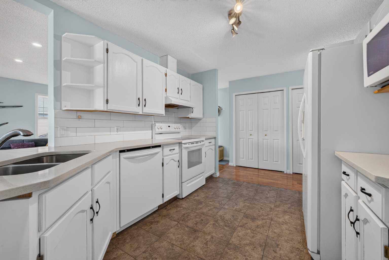 304, 39 Hidden Creek Place NW