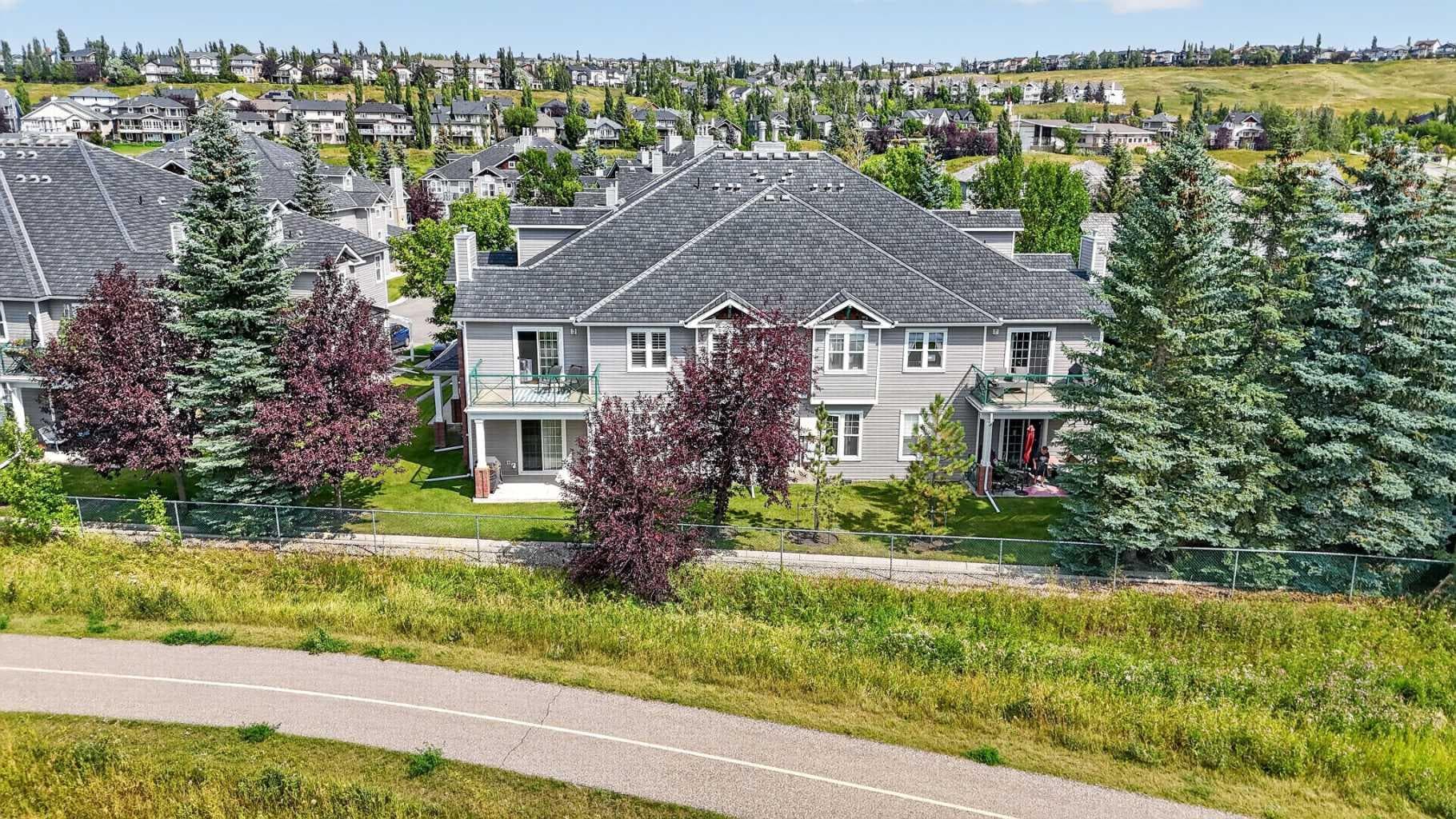 304, 39 Hidden Creek Place NW