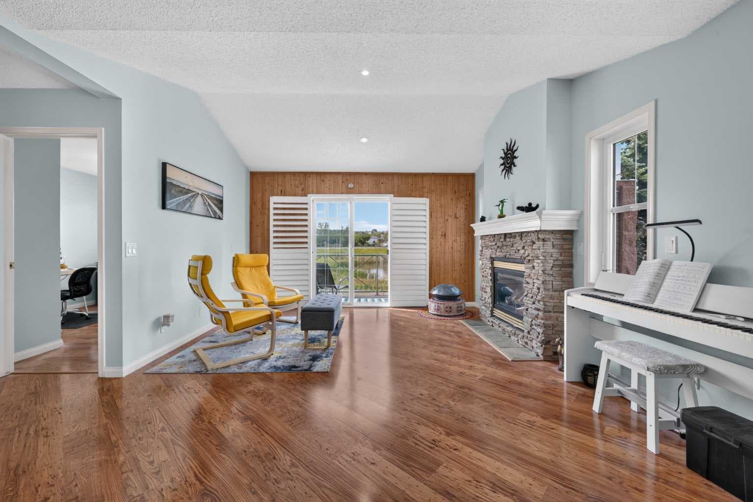 304, 39 Hidden Creek Place NW