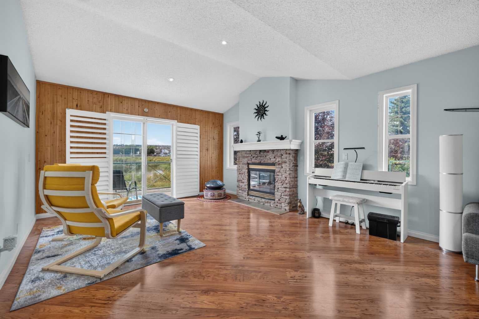 304, 39 Hidden Creek Place NW