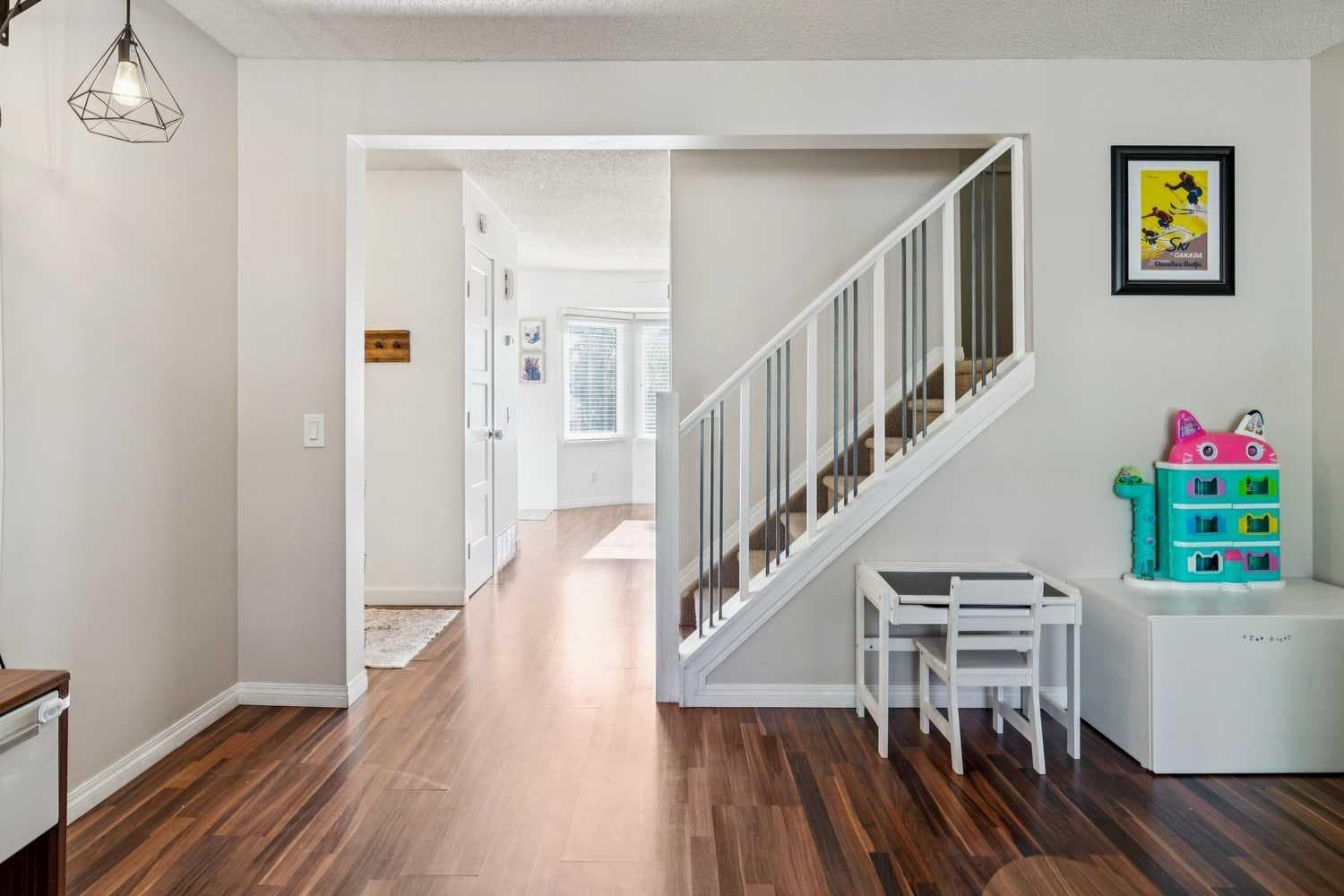 558 Strathcona Drive SW