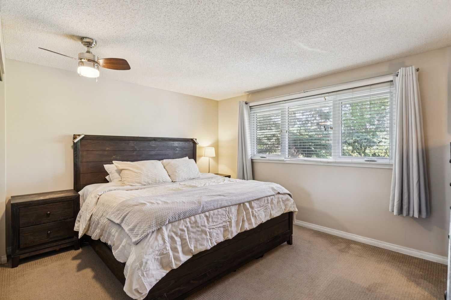 558 Strathcona Drive SW