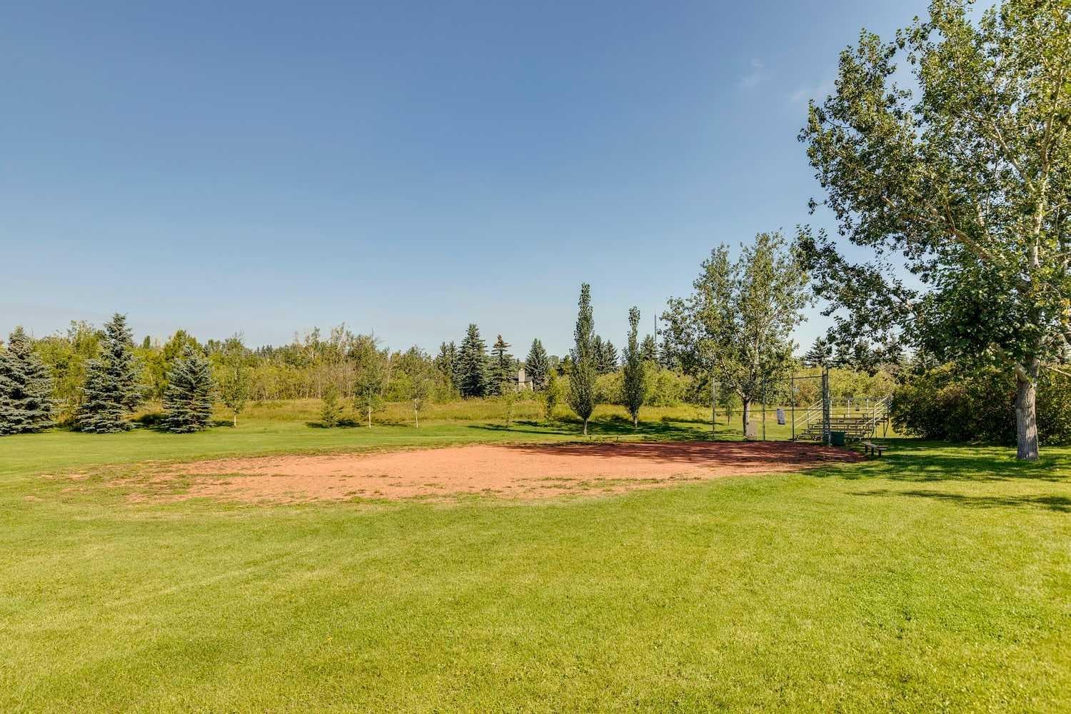 558 Strathcona Drive SW