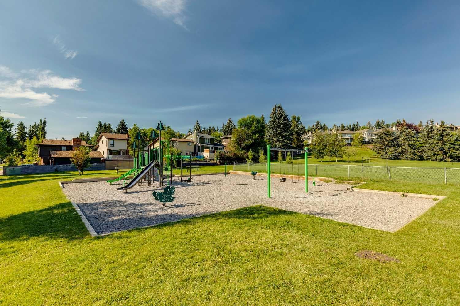 558 Strathcona Drive SW