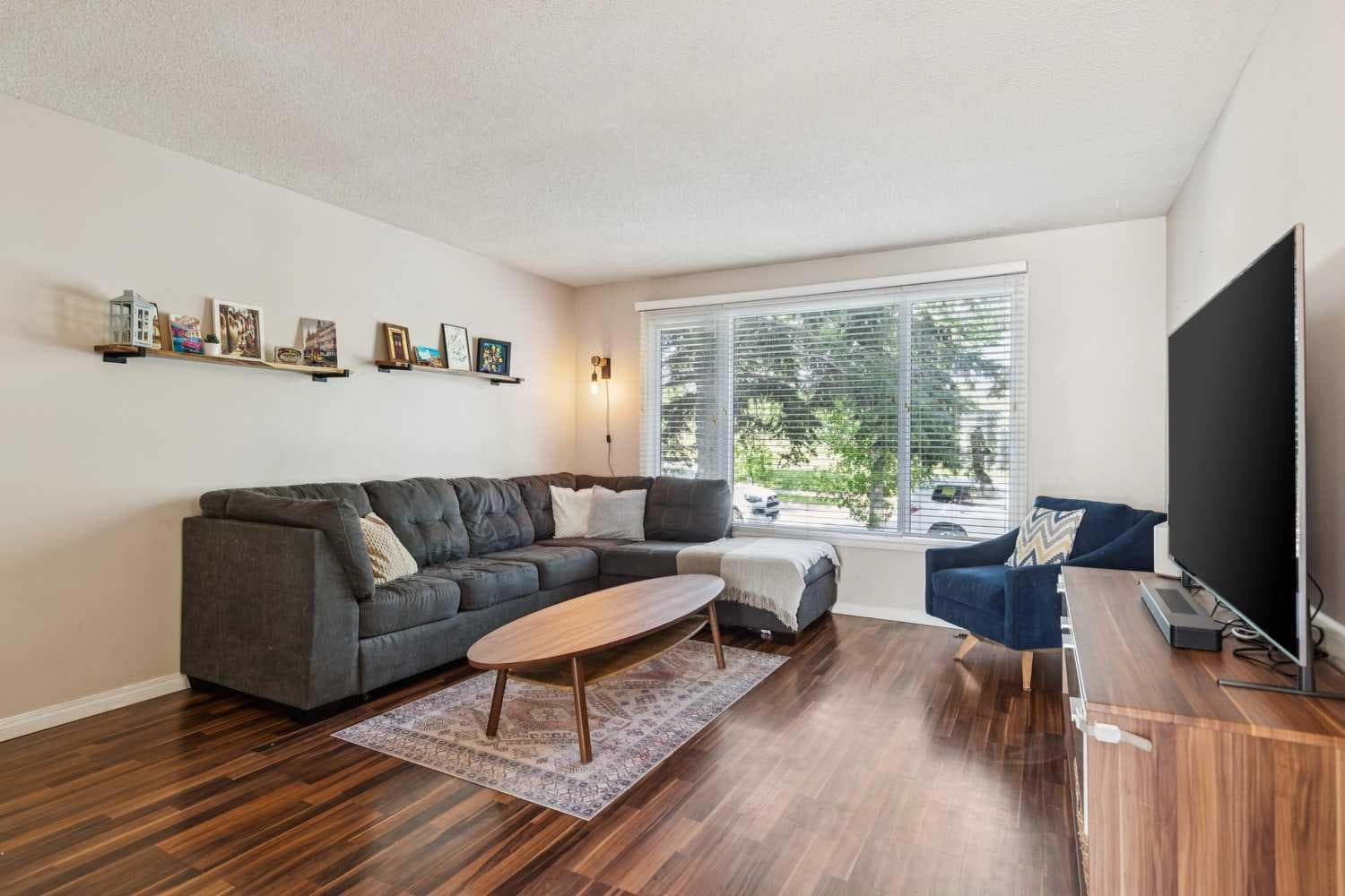 558 Strathcona Drive SW