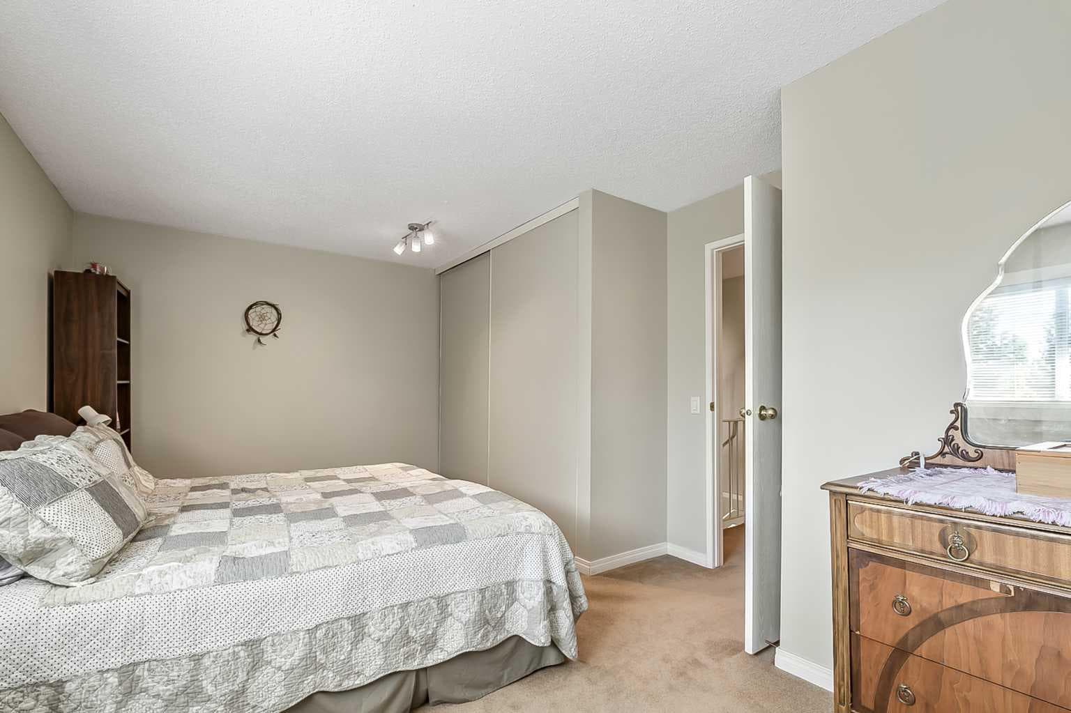 76, 200 Shawnessy Drive SW