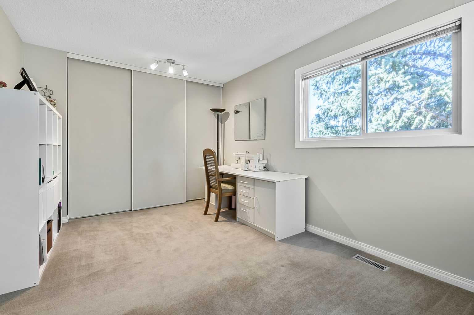76, 200 Shawnessy Drive SW