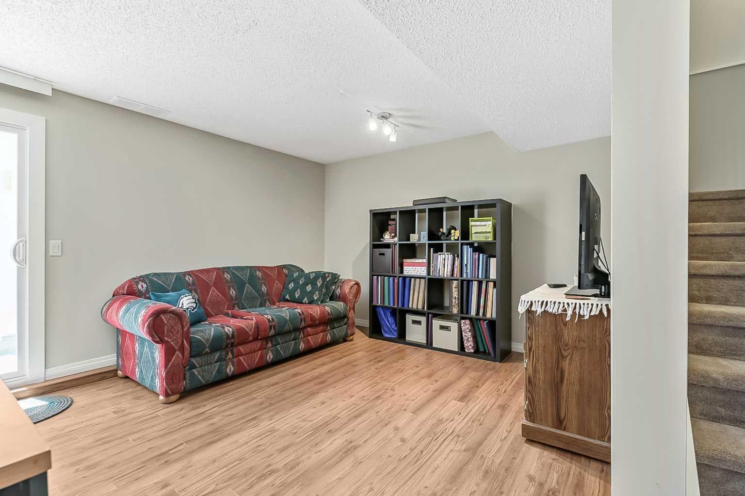 76, 200 Shawnessy Drive SW