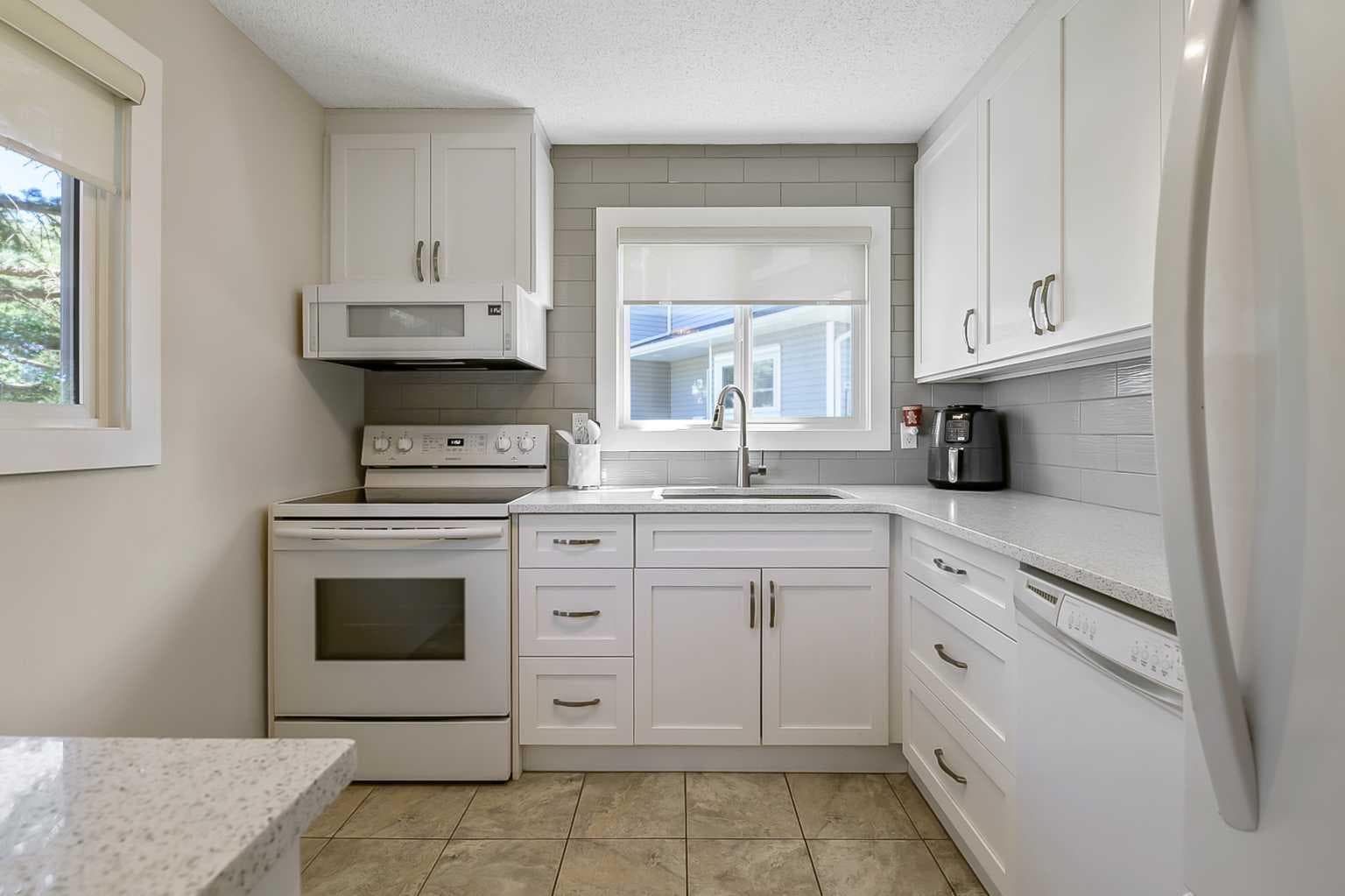 76, 200 Shawnessy Drive SW