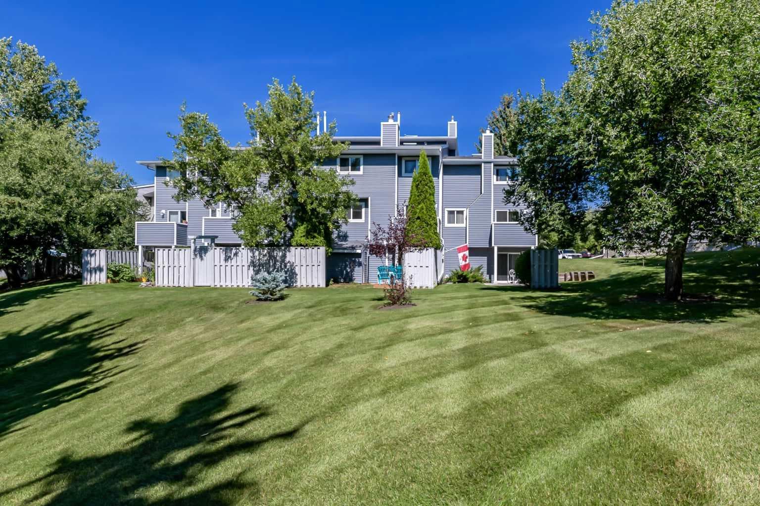 76, 200 Shawnessy Drive SW