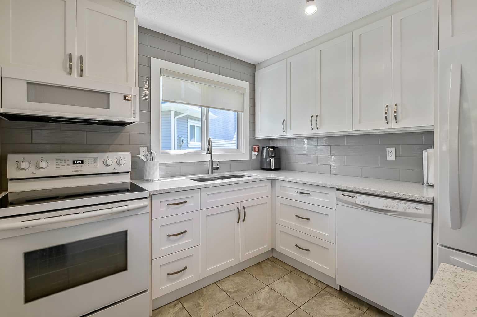 76, 200 Shawnessy Drive SW
