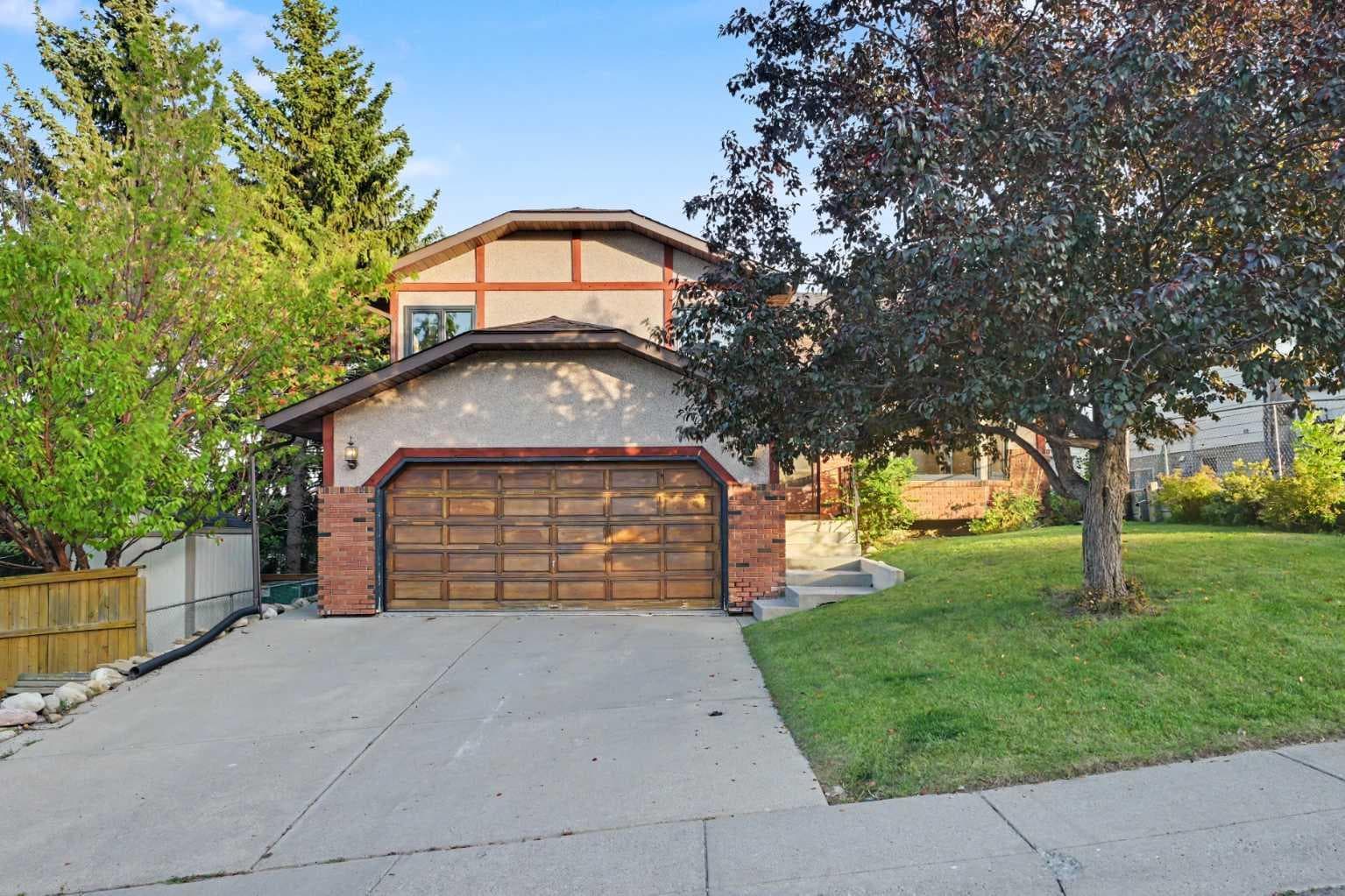 71 Coach Gate Way SW