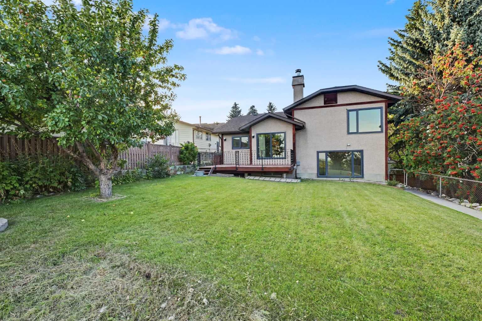 71 Coach Gate Way SW