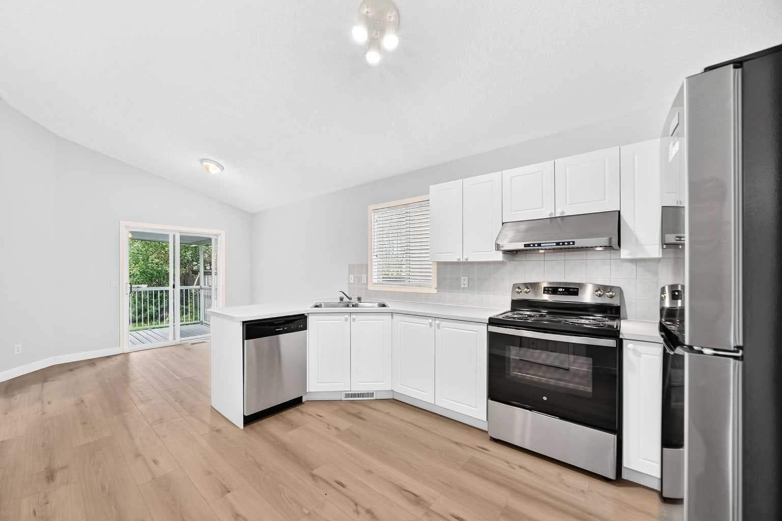 136 Bridlemeadows Common SW