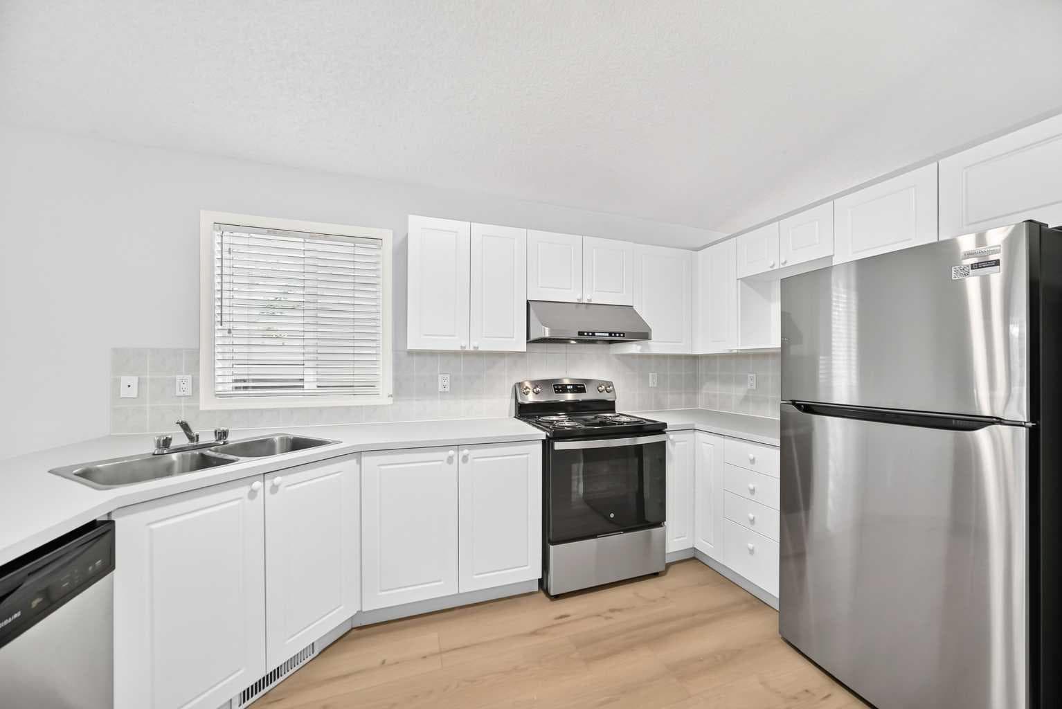 136 Bridlemeadows Common SW