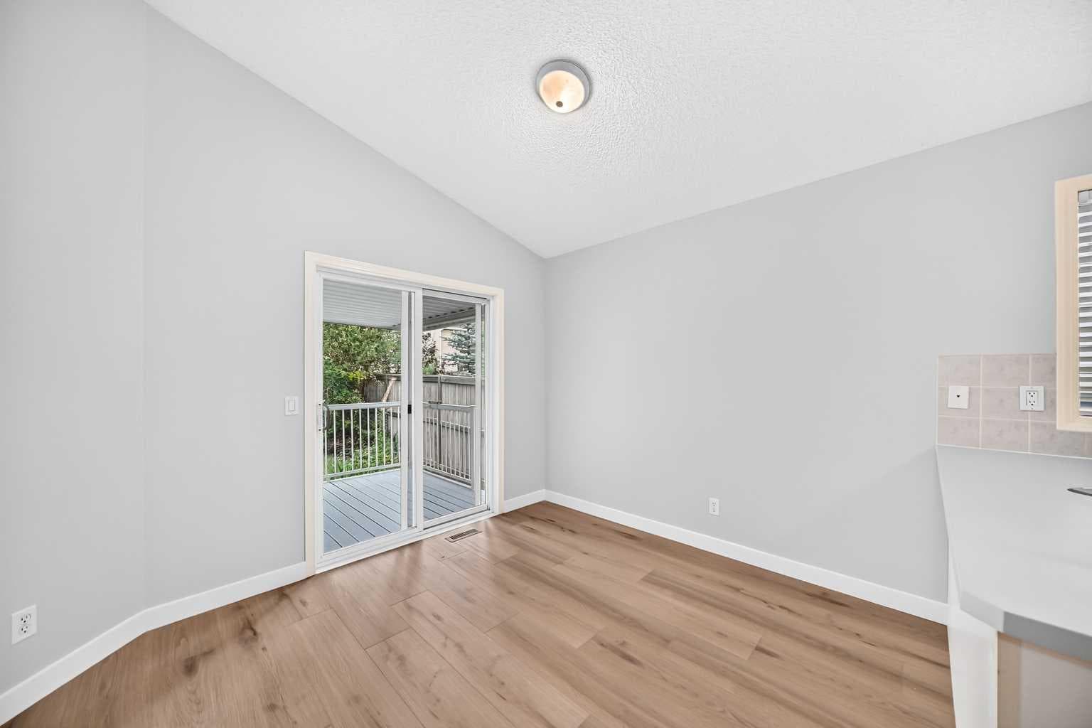 136 Bridlemeadows Common SW