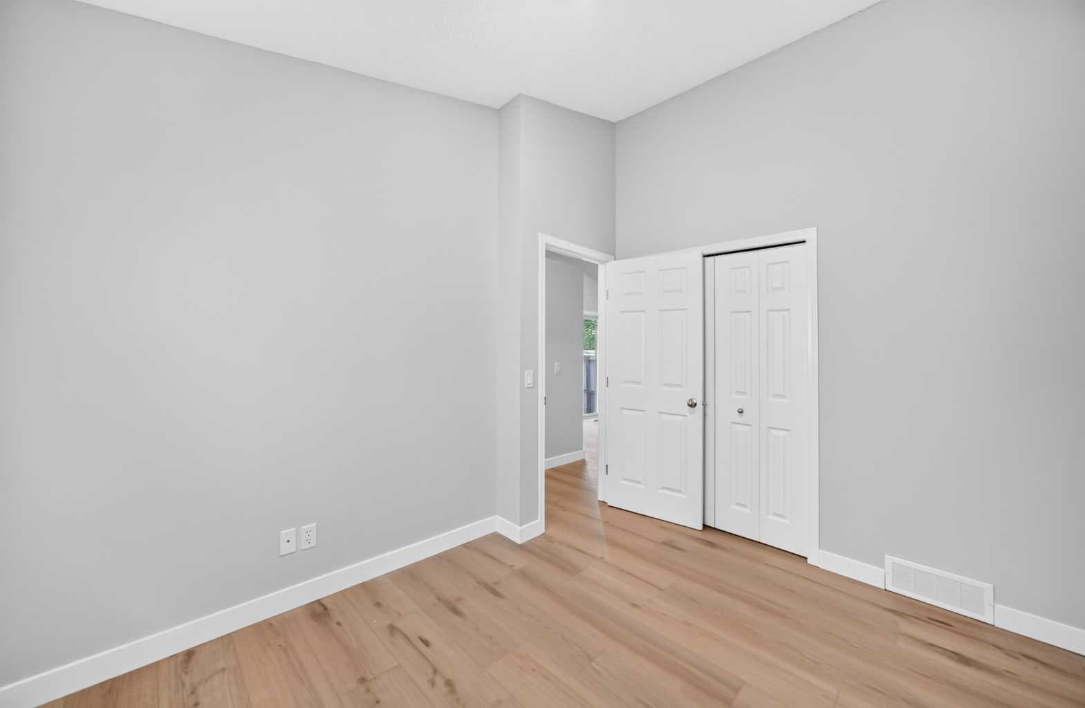 136 Bridlemeadows Common SW