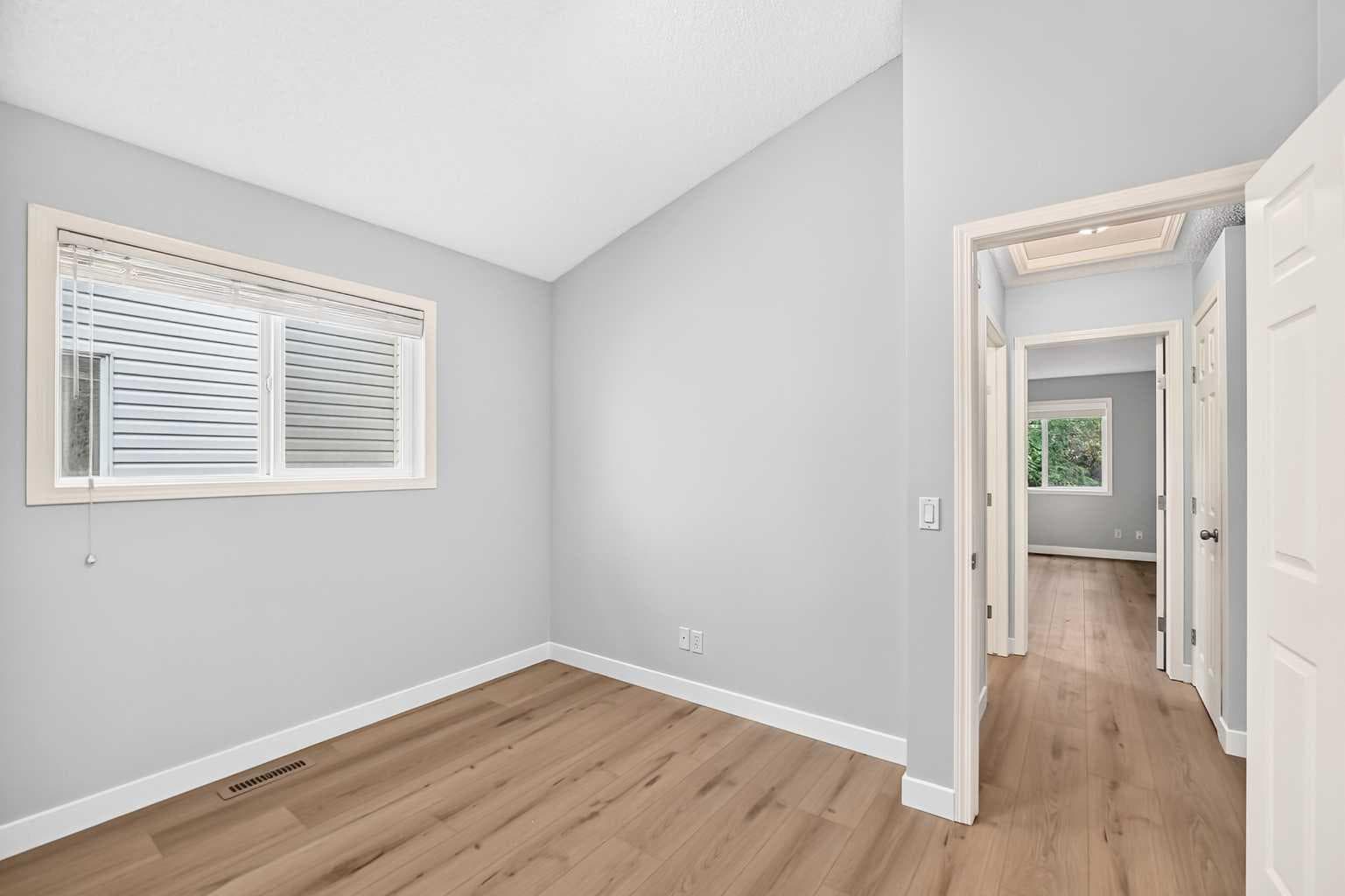 136 Bridlemeadows Common SW