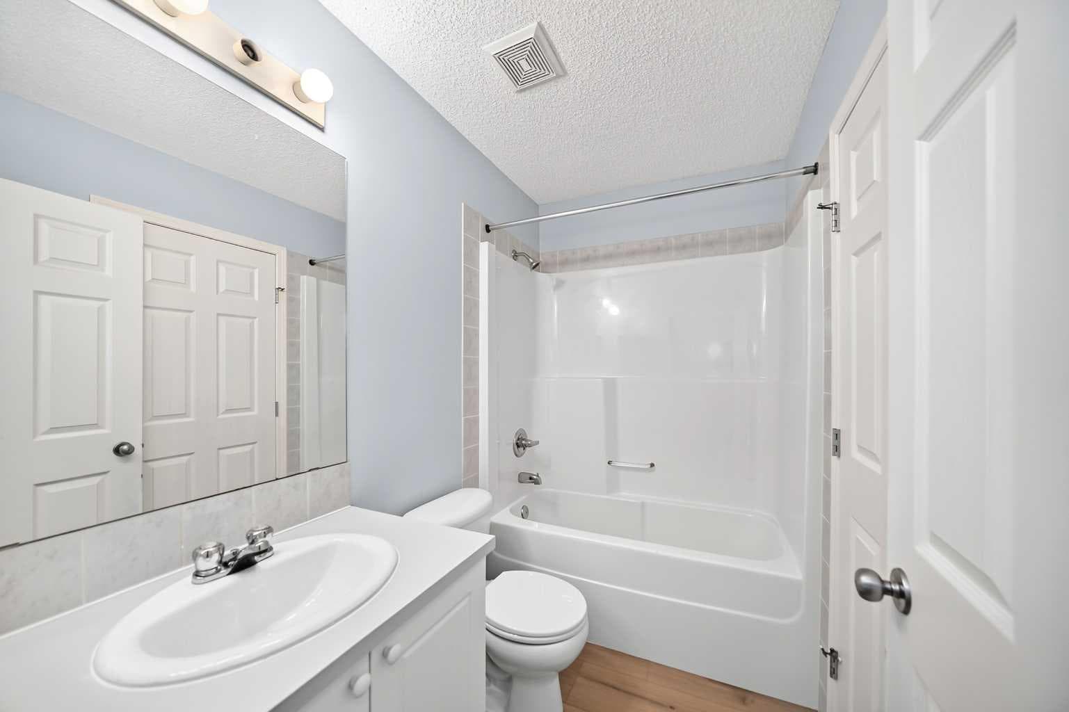 136 Bridlemeadows Common SW