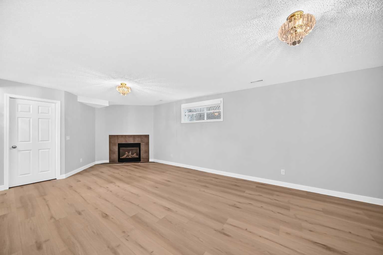 136 Bridlemeadows Common SW
