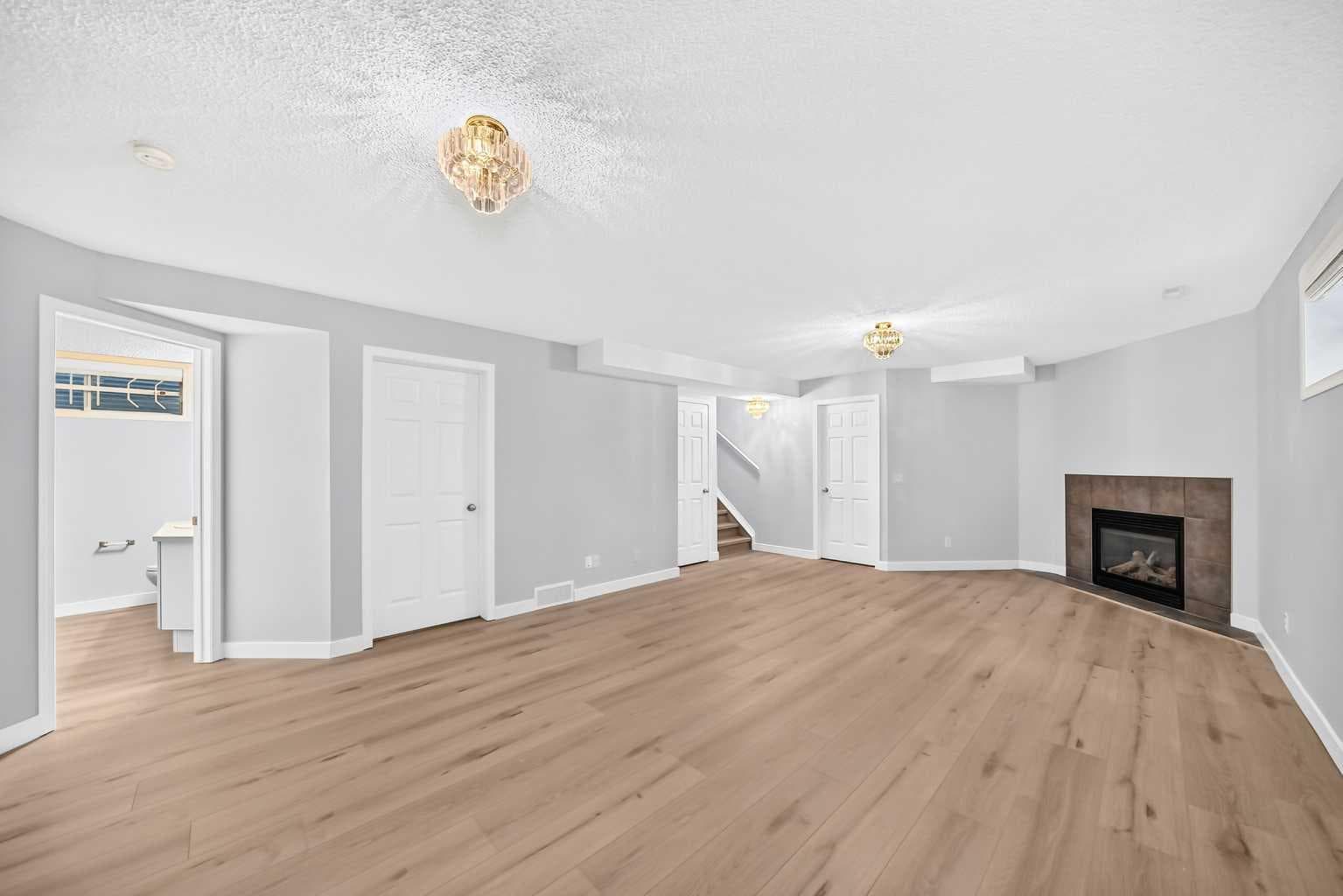 136 Bridlemeadows Common SW
