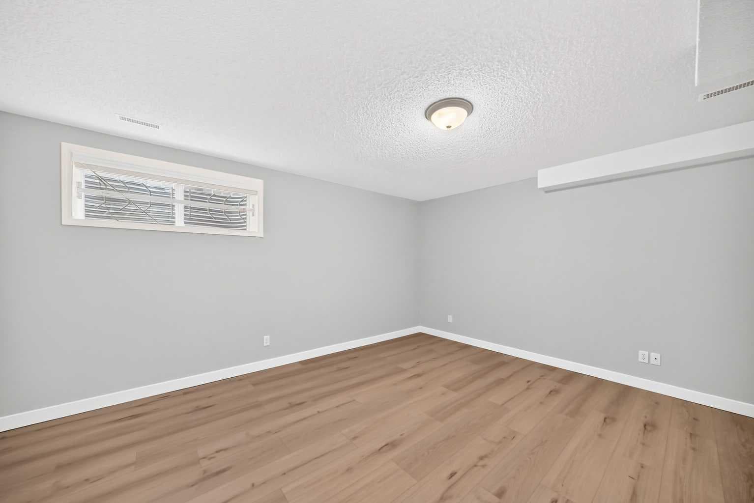 136 Bridlemeadows Common SW